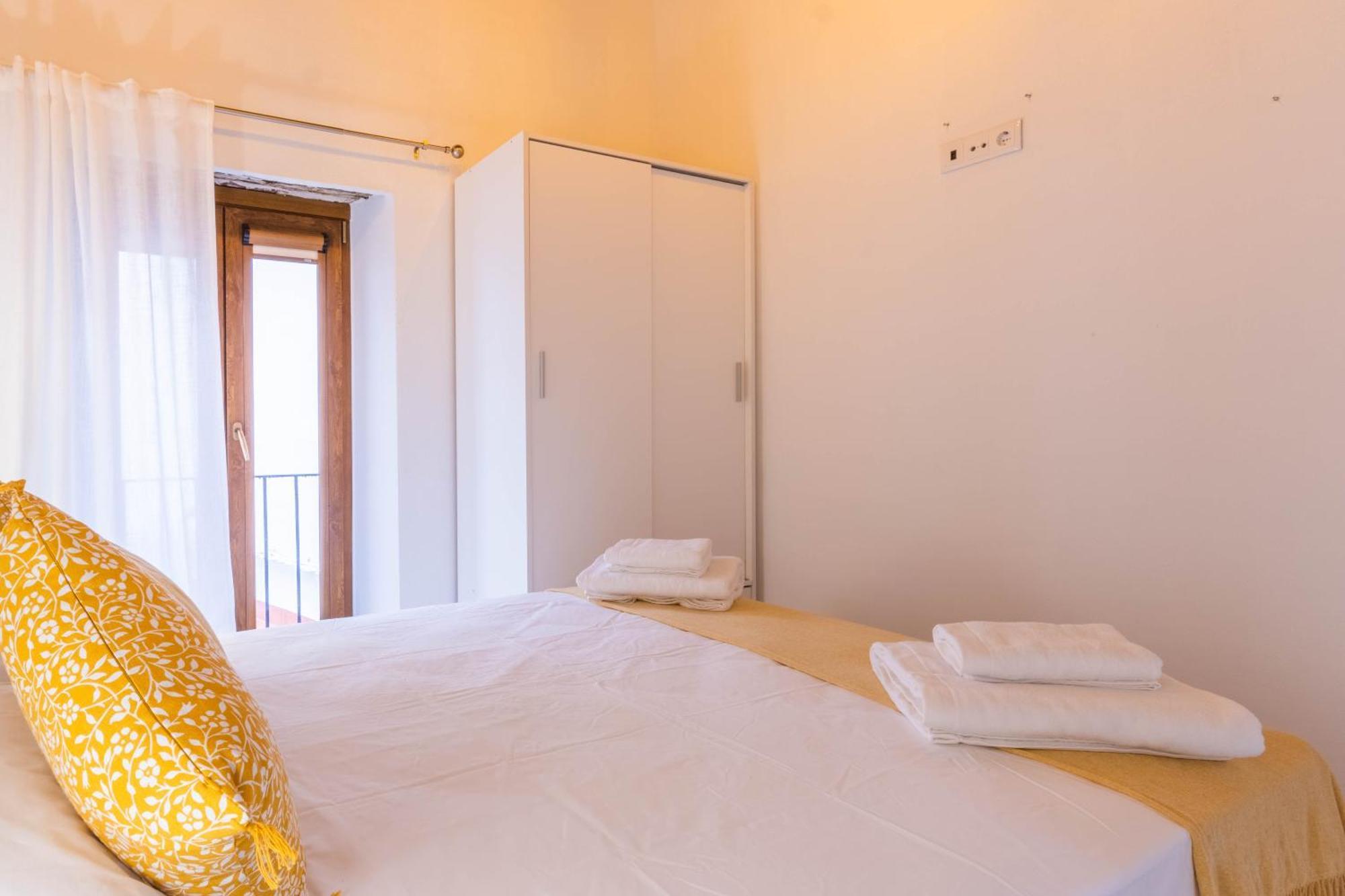 Apartamentos Miguel De Cervantes Centro Cordoba Luaran gambar